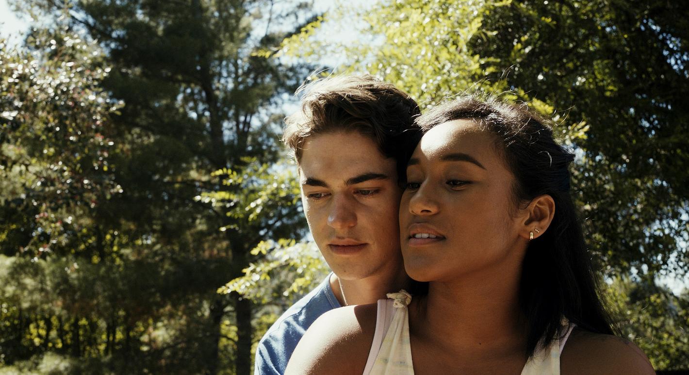 Список лучших фильмов про любовь 2022 года, рейтинг - OKKOLOKINO