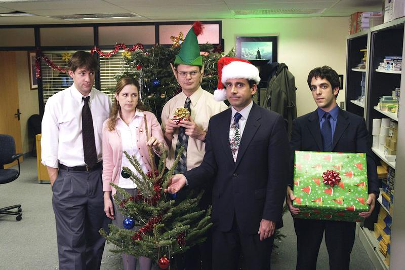 «Офис», «Друзья», «Смешарики» и не только: Лучшие новогодние и рождественские эпизоды сериалов