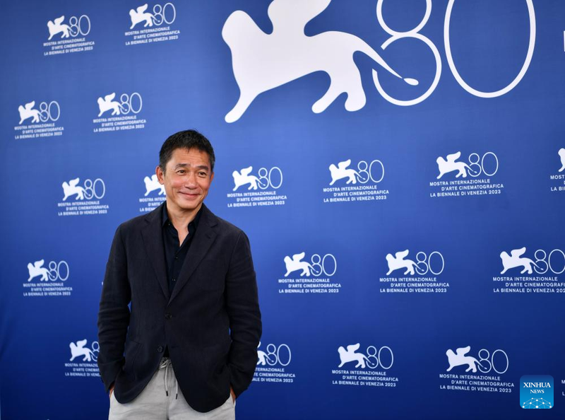 Тони Люн Чу Вая наградили почетным «Золотым львом» в Венеции