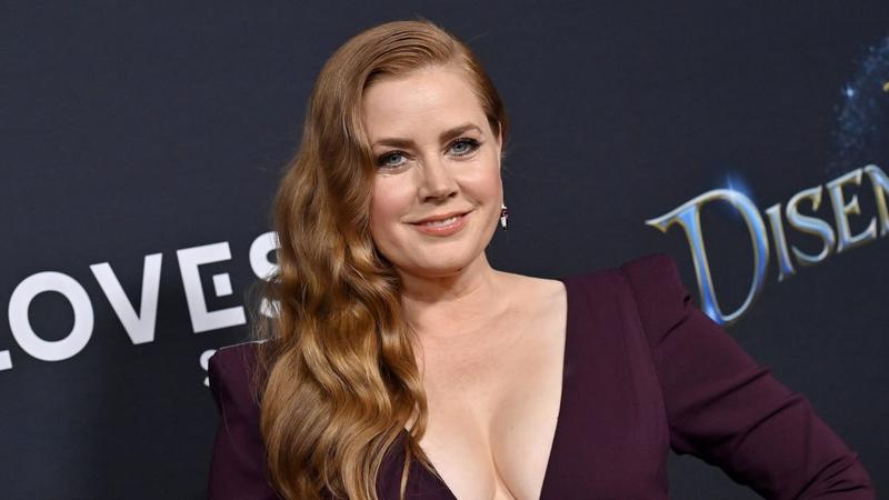 Эми Адамс исполнит главную роль в сериале «Один голос»