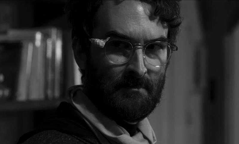 Трейлер фильма «Литературный призрак»: Джей Дюпласс теряет связь с реальностью