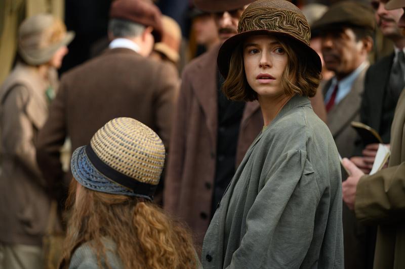 Трейлер фильма «Злобные маленькие письма»: Оливия Колман и Джесси Бакли в роли соседей-врагов