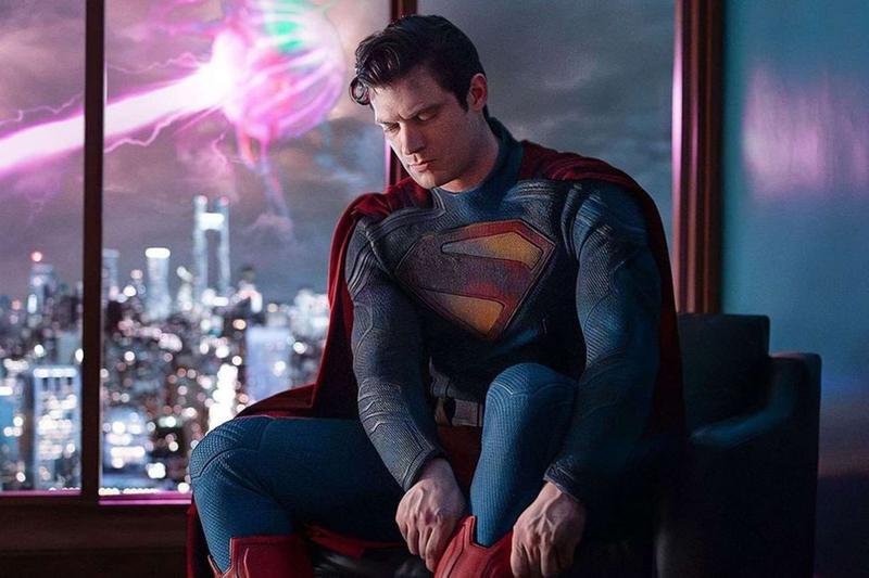 Одежда из стали: Первое фото с Дэвидом Коренсветом в образе Супермена
