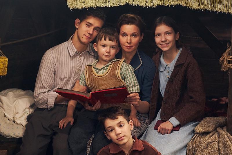 Трейлер фильма «Смотри на меня!»: Александра Урсуляк ищет мужа в Москве