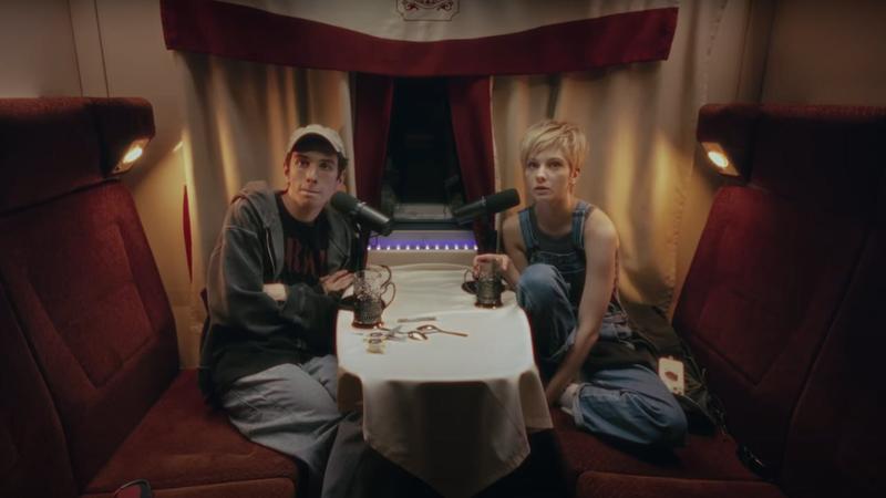 Марк Эйдельштейн и Даша Верещагина обсудили «Сто лет тому вперед» в «Подкасте из поезда»