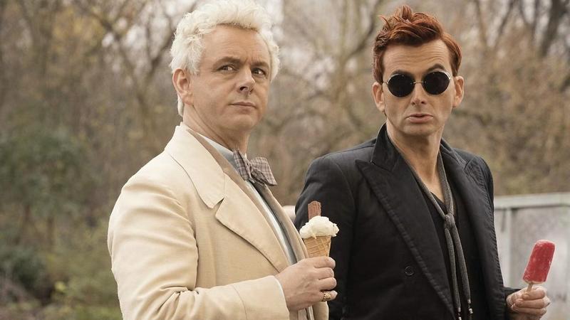 Производство третьего сезона «Благих знамений» приостановили из-за обвинений против Нила Геймана