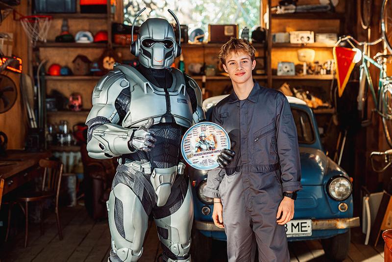 Начались съемки фильма «(Не)искусственный интеллект» c Леоном Кемстачом