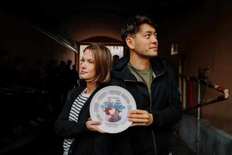 Okko начал съемки драмеди-сериала «Циники» с Викторией Исаковой и Евгением Стычкиным