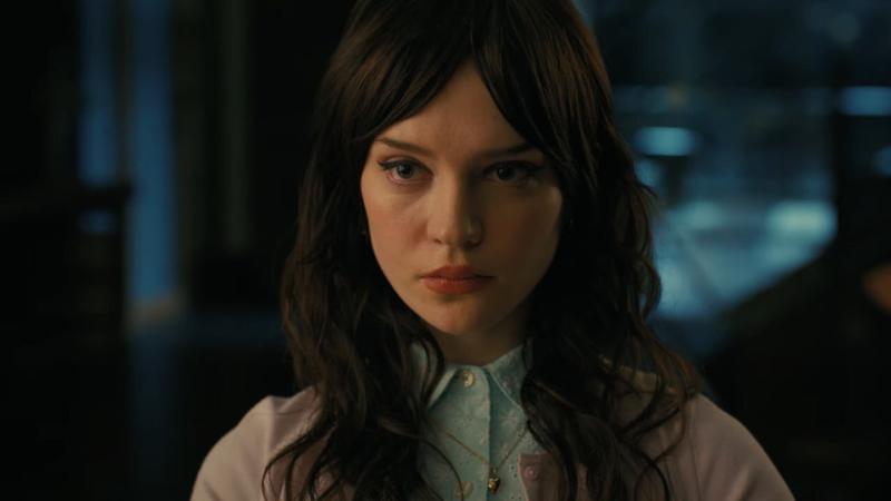 Тизер-трейлер «Компаньона»: Софи Тэтчер и Джек Куэйд балансируют между романтикой и ужасом