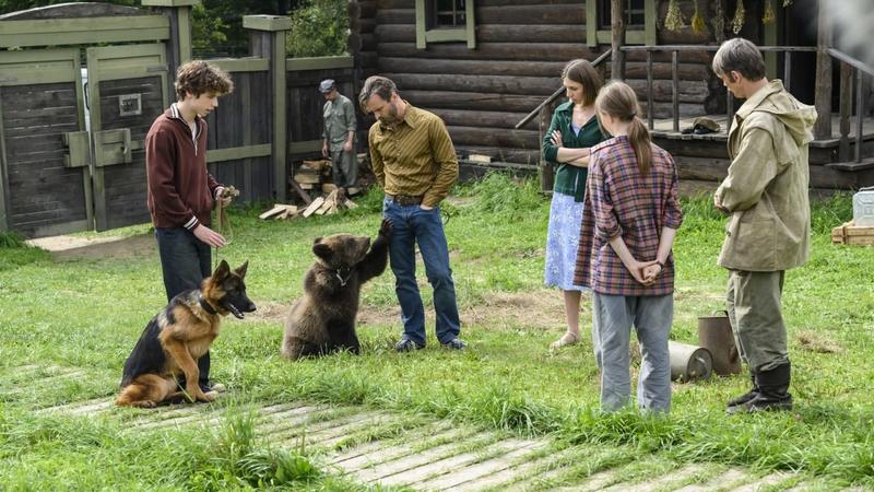 Трейлер сиквела «Пальмы»: Семейное приключение с медведем