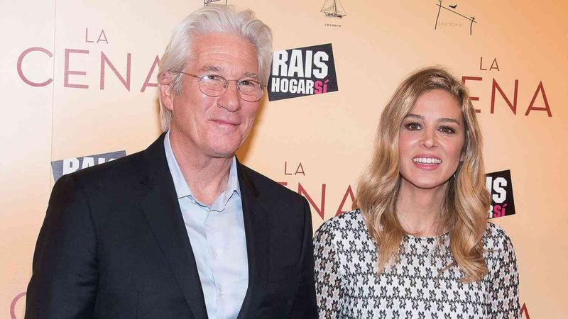 Ричард Гир появился на красной дорожке с молодой супругой