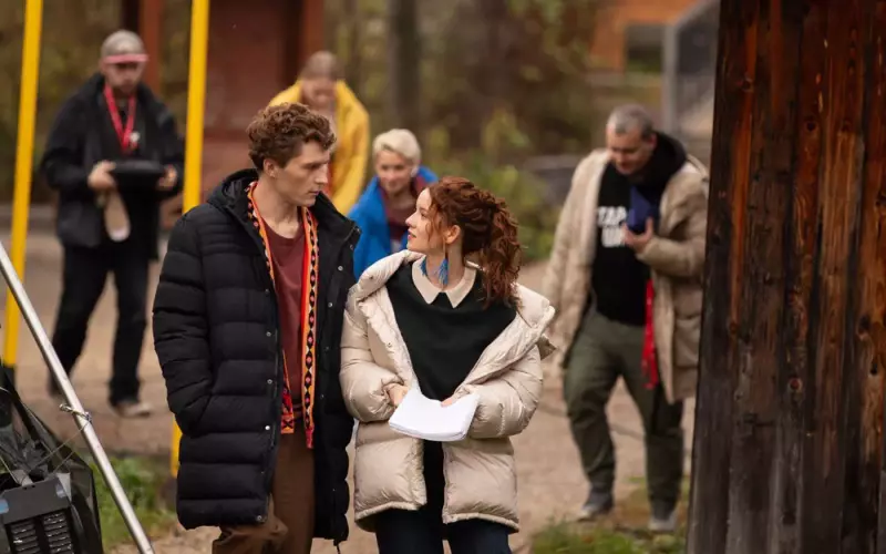 Трейлер фильма «Втроем»: Чиновница сбегает из Москвы