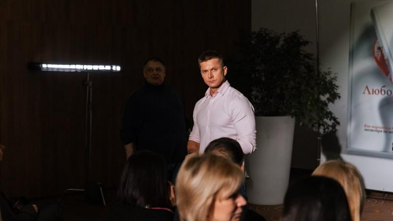 В Москве начались съемки комедии «Любовь по Фрейду» с Романом Курцыным