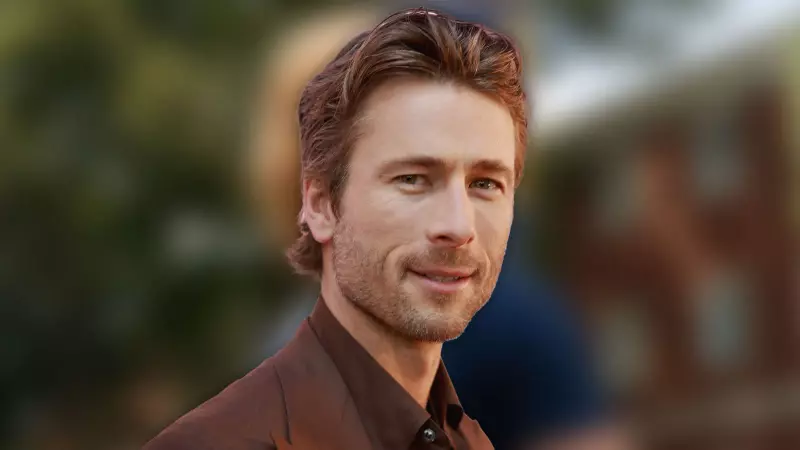 Тизер сериала «Чад Пауэрс»: Глен Пауэлл играет в американский футбол