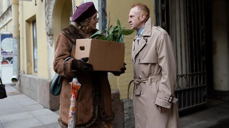 Трейлер сериала «Дорогой родственник»: Тимофей Трибунцев захватывает квартиру