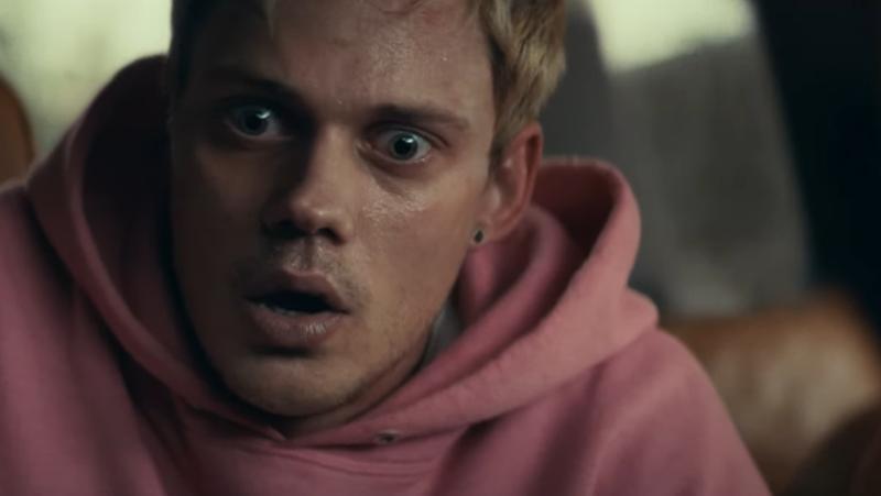 Трейлер фильма «Западня»: Билл Скарсгард застрял в тачке