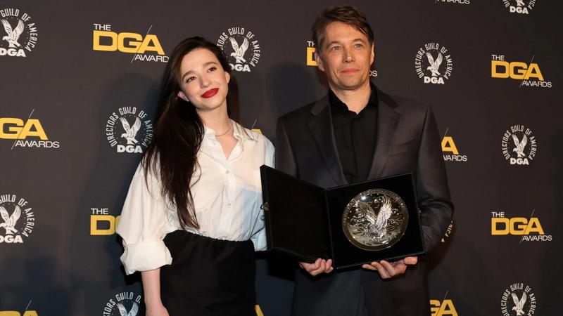 Постановщик «Аноры» Шон Бэйкер взял главный приз Гильдии режиссеров