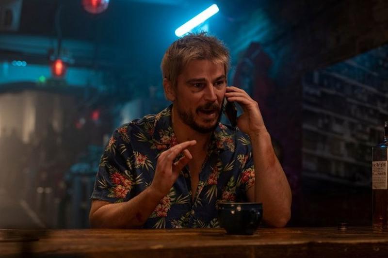 Трейлер фильма «Рейс на вылет»: Джош Хартнетт покрасил волосы