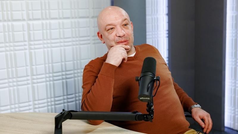 Звезда сериалов «Жуки» и «Интерны» Павел Кассинский устроил дебош в поезде