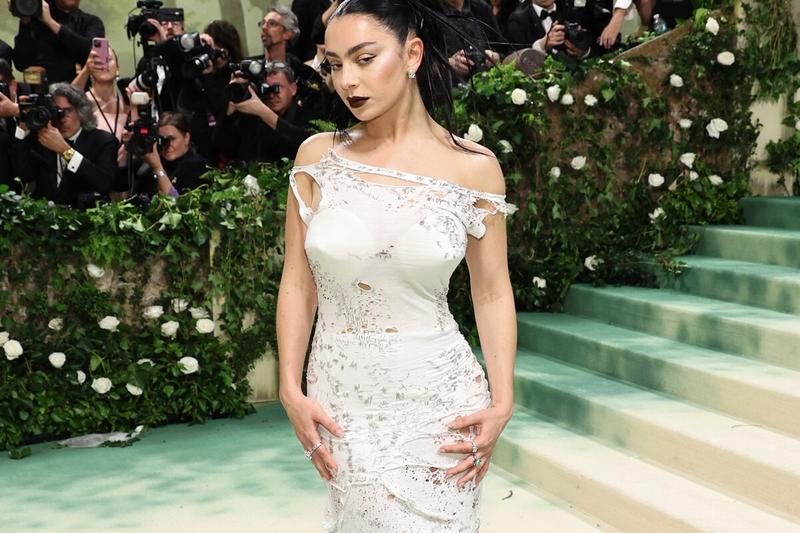 Charli XCX может сыграть Белую Колдунью в «Нарнии»