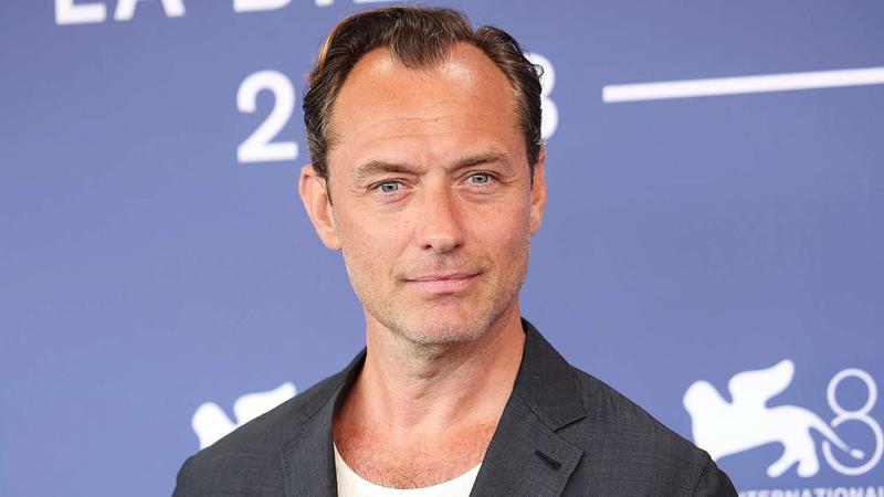 «Волшебник Кремля»: Появились первые фото с Джудом Лоу в образе Владимира Путина