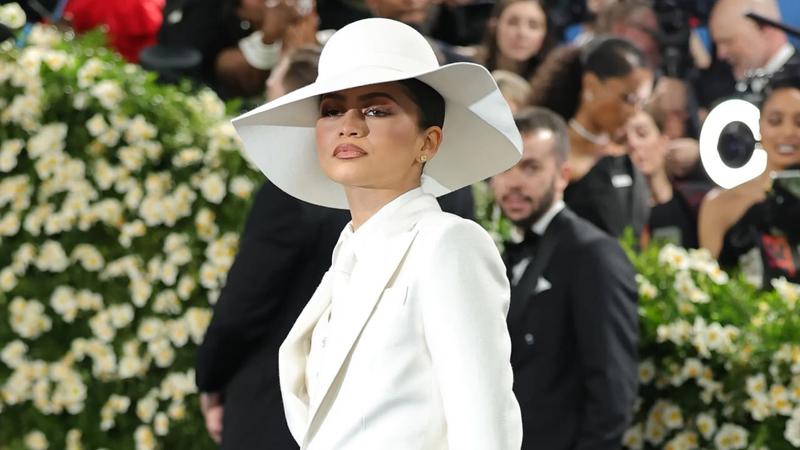 Черный цвет в моде: Самые красивые звездные наряды Met Gala 2025