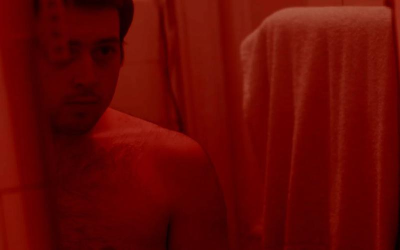 Нюхаем пальцы, ищем идеальную тишину, оживляем манекена: Итоги фестиваля молодого кино «Новое движение — 2025»