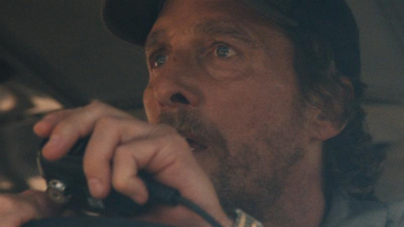 Тизер «Потерянного автобуса»: Мэттью МакКонахи вытаскивает детей из пекла