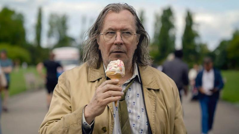 Гари Олдмана посвятили в рыцари