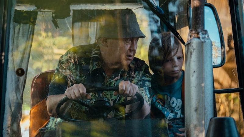 Комедия «На деревню дедушке» с Юрием Стояновым сохранила лидерство в российском кинопрокате