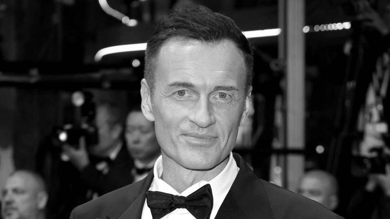 Умер Джулиан Макмэхон, звезда сериалов «Зачарованные» и «Части тела»