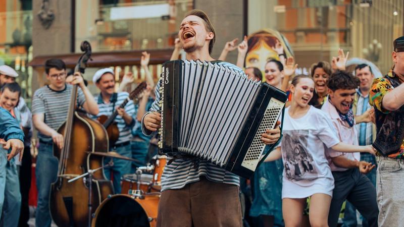 В российских кинотеатрах вышла музыкальная романтическая комедия «Плагиатор»