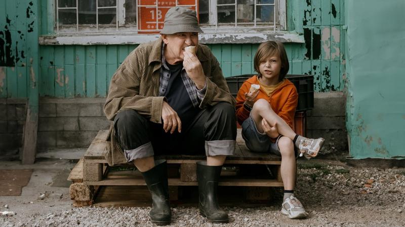 Комедия «На деревню дедушке» с Юрием Стояновым вновь вырвалась в лидеры российского кинопроката