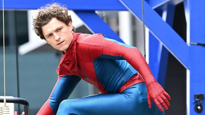 Фото со съемок нового «Человека-паука»: Классический костюм дружелюбного супергероя