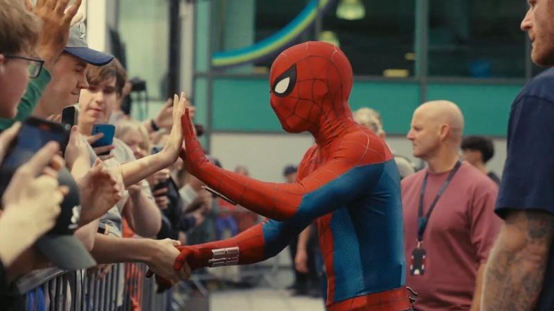 Видео со съемок четвертого «Человека-паука»: Супергерой и его фанаты