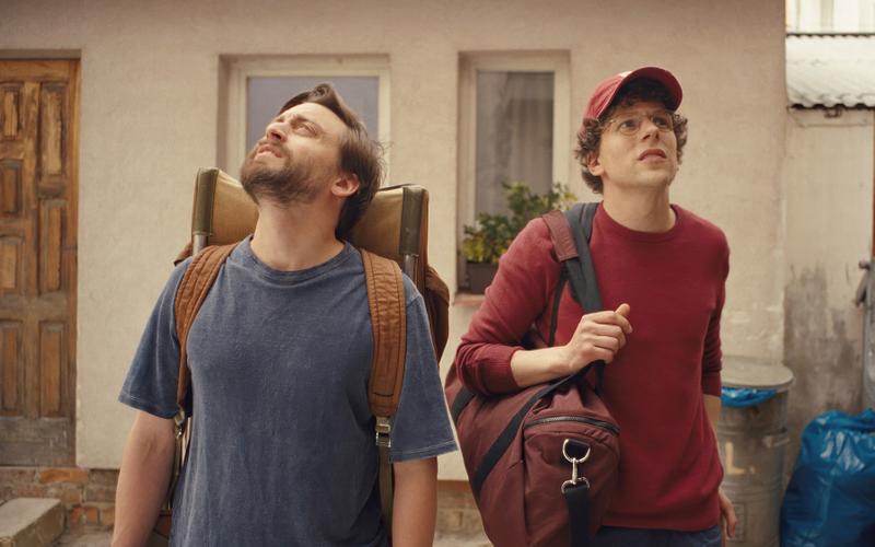 Смех сквозь слезы: Лучшие комедии 2025 года