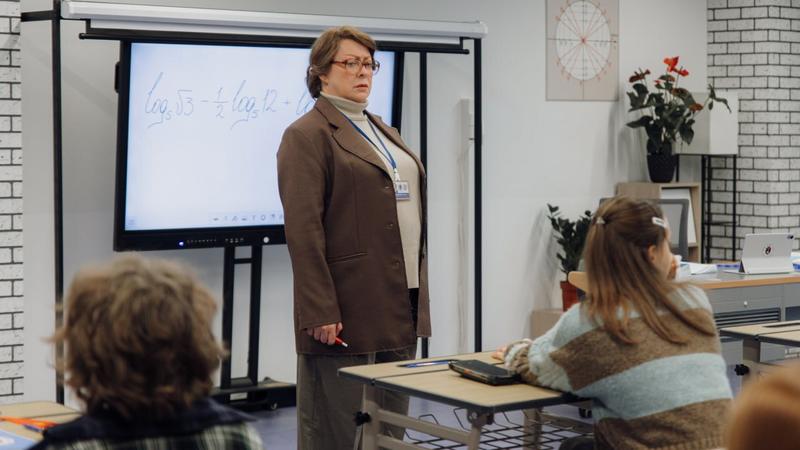 Стала известна дата премьеры сериала «Олдскул» с Марией Ароновой