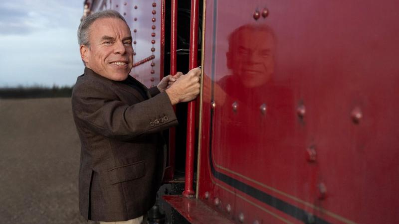 Уорвик Дэвис вернется к роли профессора Филиуса Флитвика в сериале HBO «Гарри Поттер»