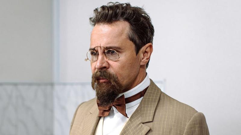 Павел Деревянко примерит образ Чехова в продолжении комедии «Как Деревянко Ломоносова играл»