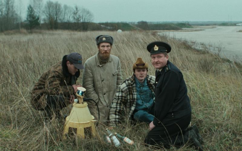 «Особенностям национальной охоты» 30 лет: Какими мы увидели себя в кино 90-х