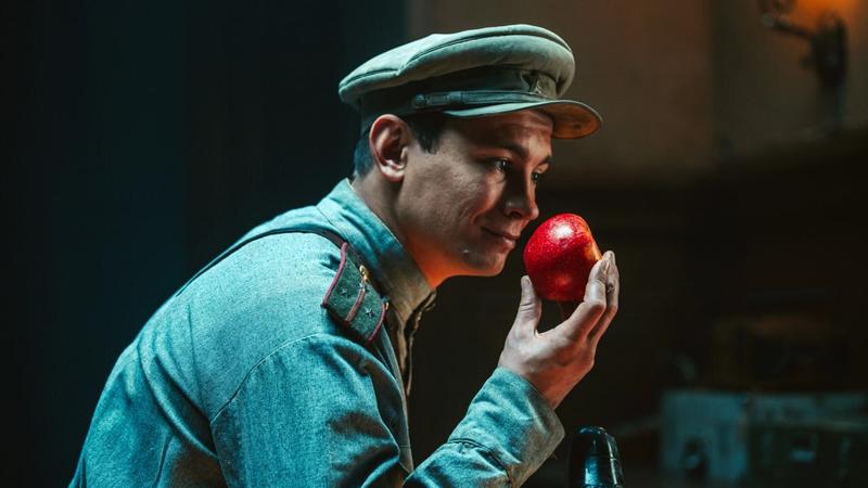 «Август» с Никитой Кологривым третью неделю лидирует в российском кинопрокате