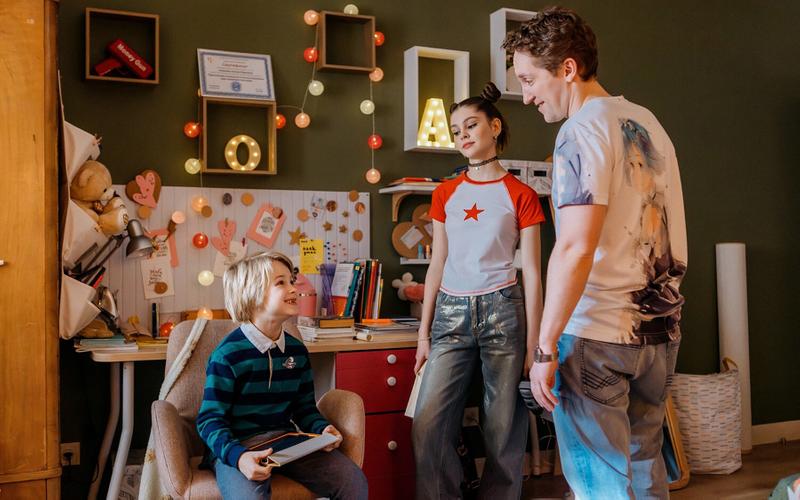 Комедийный сериал «Одни дома»: Фантастическая четверка очень самостоятельных детей