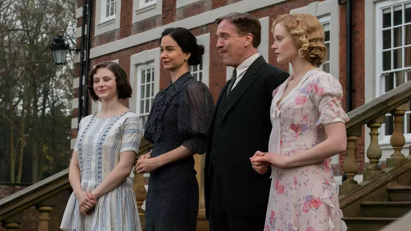 Трейлер комедии «Фэкхем-Холл» от Джимми Карра