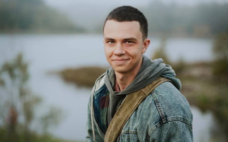 «Любой зритель увидит себя здесь». Мини-интервью с Евгением Кунцевичем и Макаром Хлебниковым о сериале «Маяк»