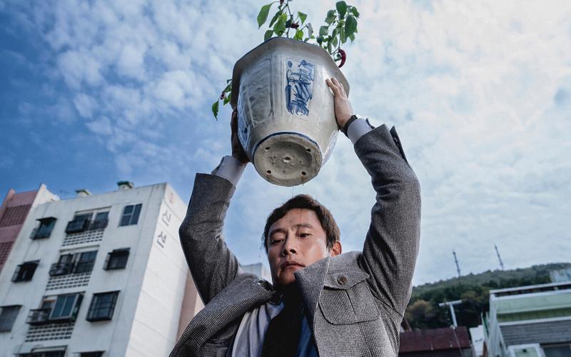 Списки лучших зарубежных фильмов 2025 года от авторов Okkoлокино