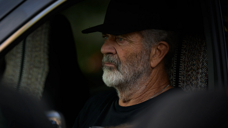 В отечественный прокат вышел боевик «Сезон охоты» с Мэлом Гибсоном