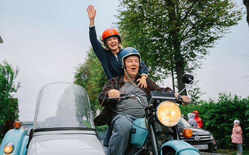 Стоит ли смотреть комедийный сериал «Мистер Ноготь» с Александром Робаком