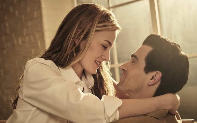 Каким получился сериал Райана Мёрфи «История любви»: Джон Кеннеди — младший и Кэролин Бессетт разбивают сердце