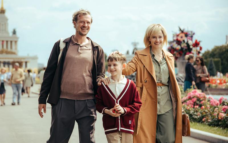 «Время счастливых», «Молодой Шерлок» и «Владимир»: 10 главных сериалов марта