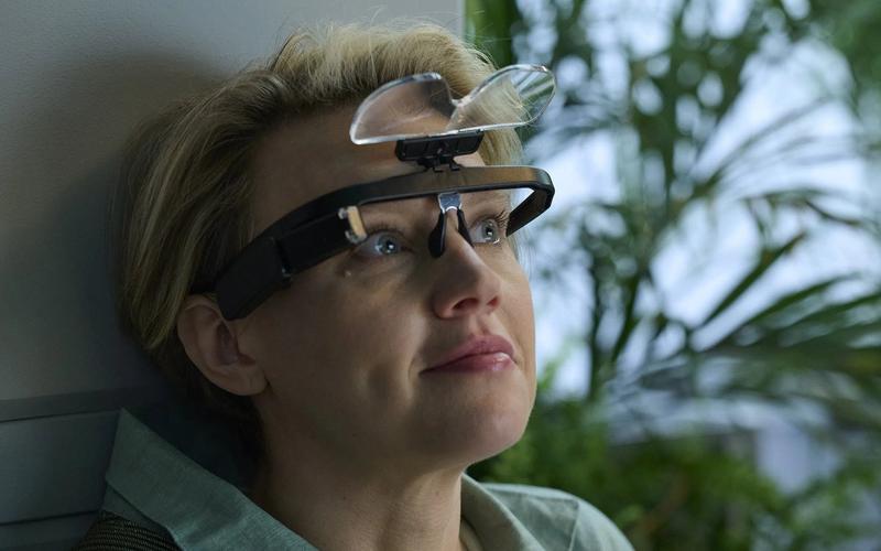 «В мгновение ока» с Рашидой Джонс и Кейт Маккиннон: Жизнь хороша, когда заканчивается